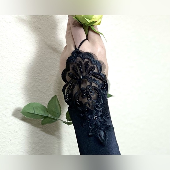 LOVARTS BEAUTY Long Wedding Gloves Lace Bridal Fancy Dress Prom Opera Gloves - Picture 5 of 11